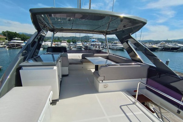 2020 Ferretti 670
