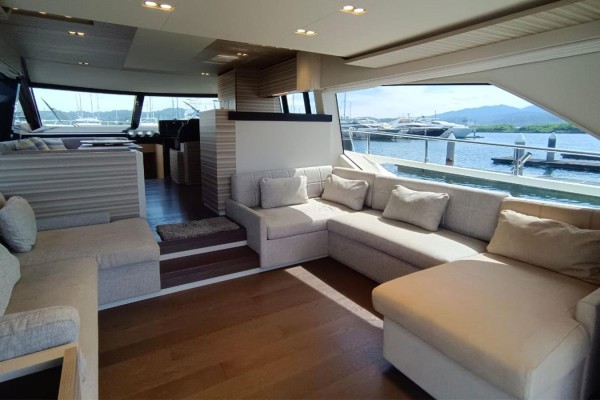 2020 Ferretti 670
