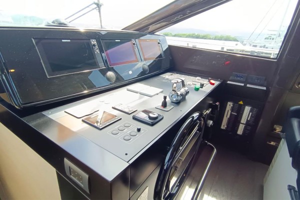 2020 Ferretti 670