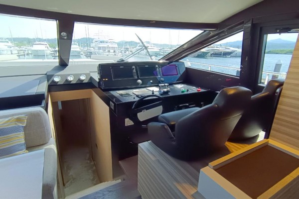 2020 Ferretti 670
