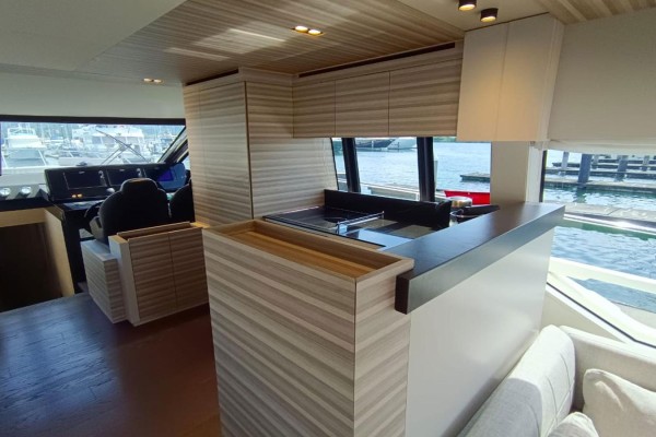 2020 Ferretti 670