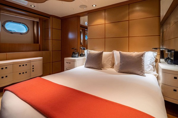 2003 Heesen 44m