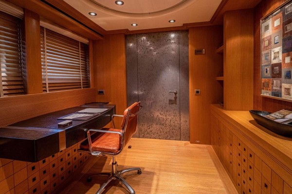2003 Heesen 44m