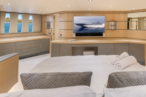 2004 Pershing 115