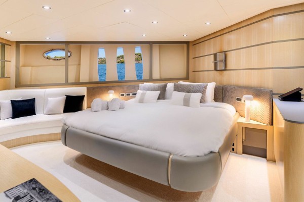 2004 Pershing 115