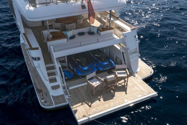 2013 Custom Line Navetta 33