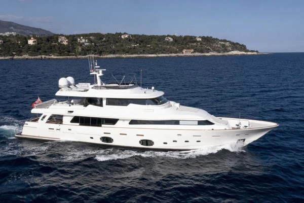 2013 Custom Line Navetta 33