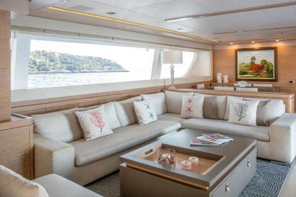 2013 Custom Line Navetta 33