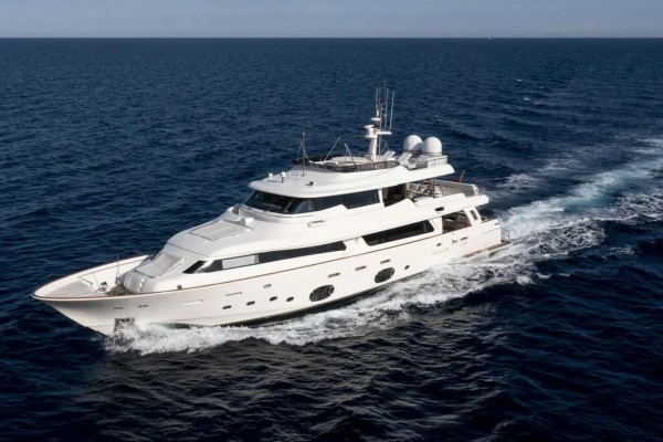 2013 Custom Line Navetta 33