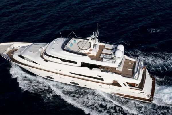 2013 Custom Line Navetta 33