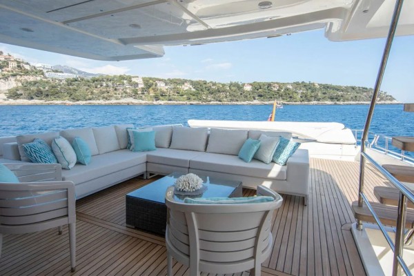 2013 Custom Line Navetta 33