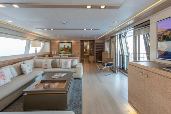 2013 Custom Line Navetta 33