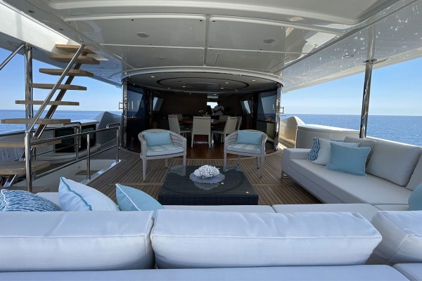 2013 Custom Line Navetta 33