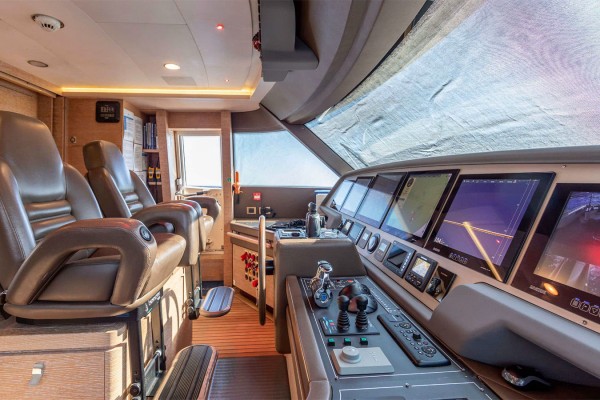 2013 Custom Line Navetta 33