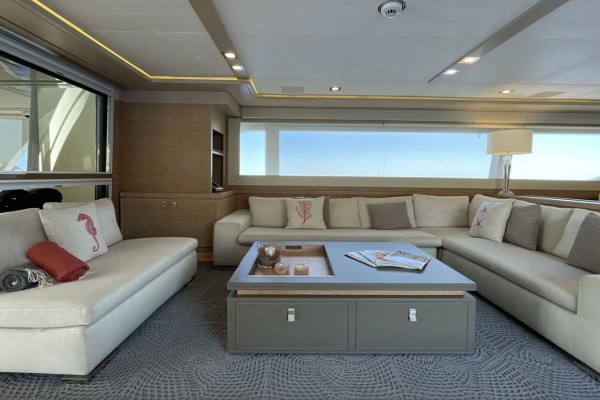 2013 Custom Line Navetta 33