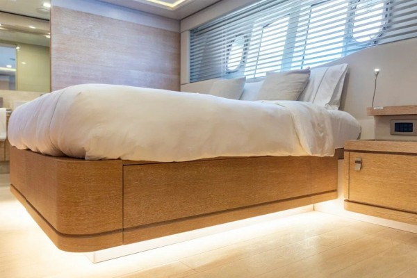 2013 Custom Line Navetta 33