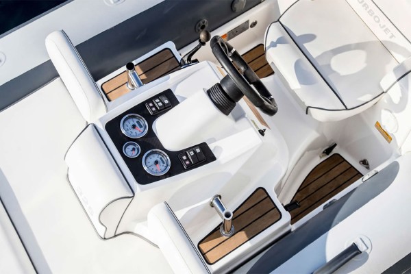 2013 Custom Line Navetta 33