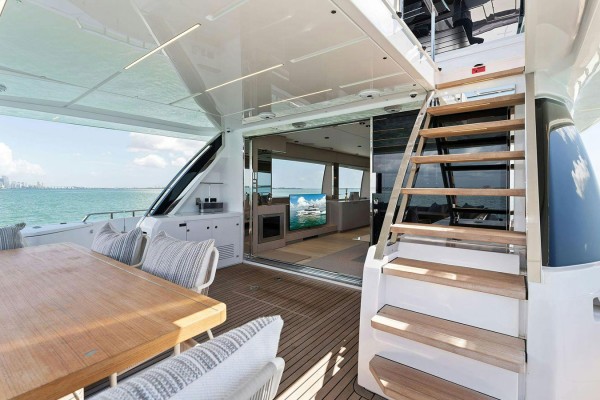 2023 Ferretti 780