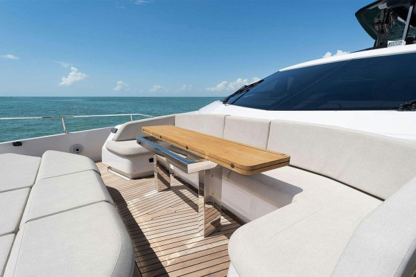 2023 Ferretti 780