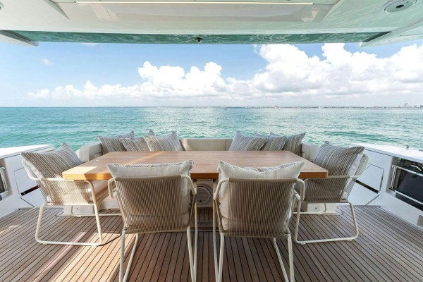 2023 Ferretti 780