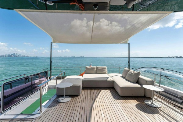 2023 Ferretti 780