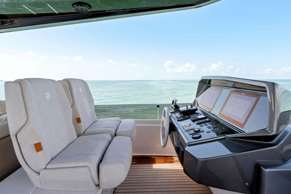 2023 Ferretti 780