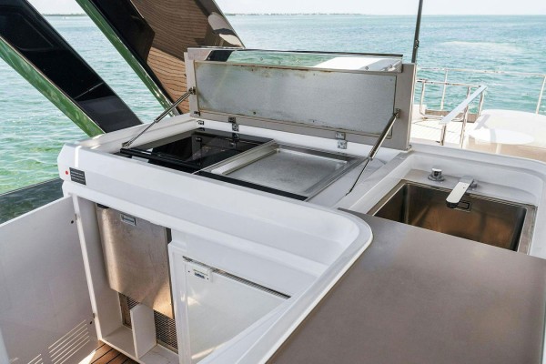 2023 Ferretti 780