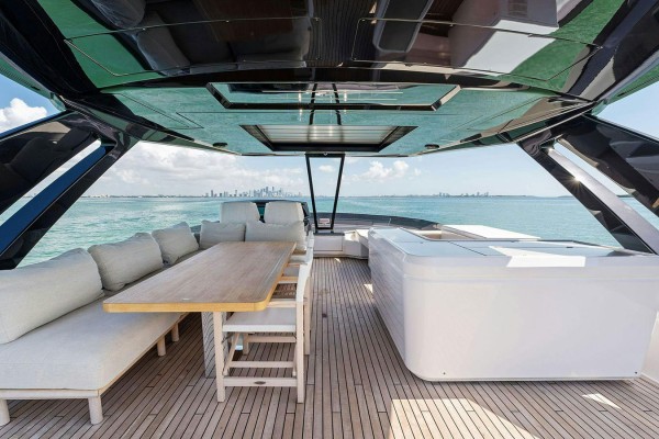 2023 Ferretti 780