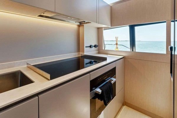 2023 Ferretti 780