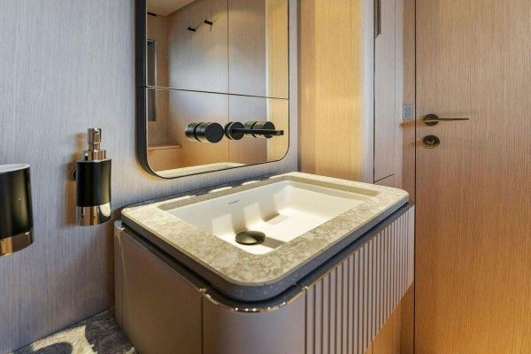 2023 Ferretti 780