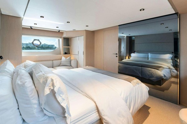 2023 Ferretti 780