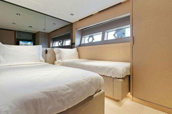 2023 Ferretti 780