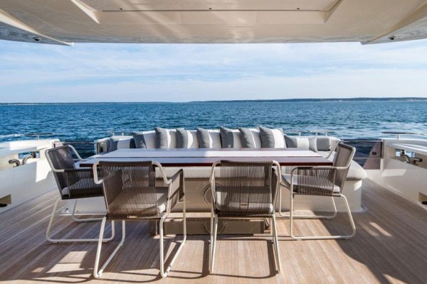 2021 Ferretti 850