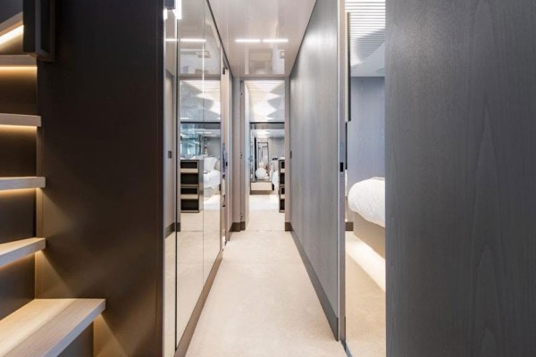 2021 Ferretti 850