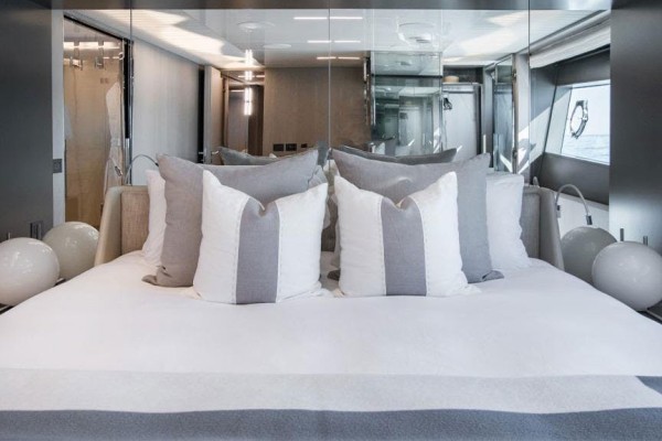 2021 Ferretti 850
