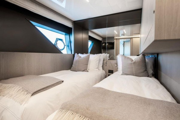 2021 Ferretti 850