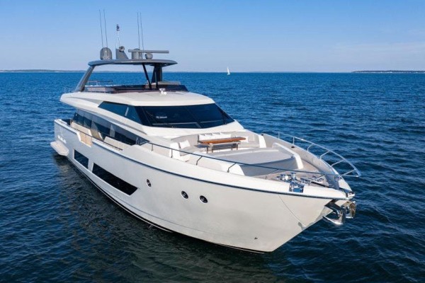 2021 Ferretti 850