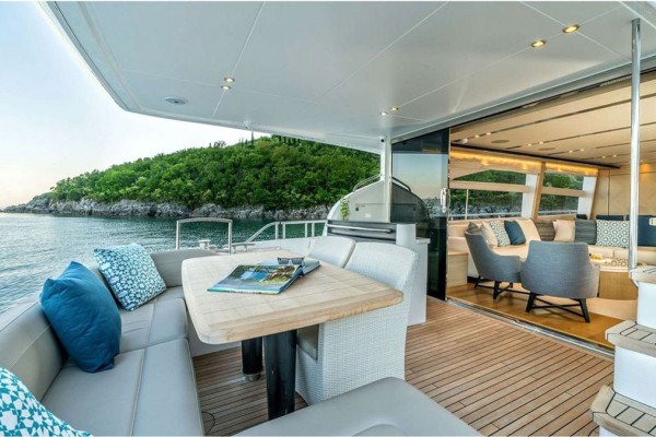 2017 Princess 82