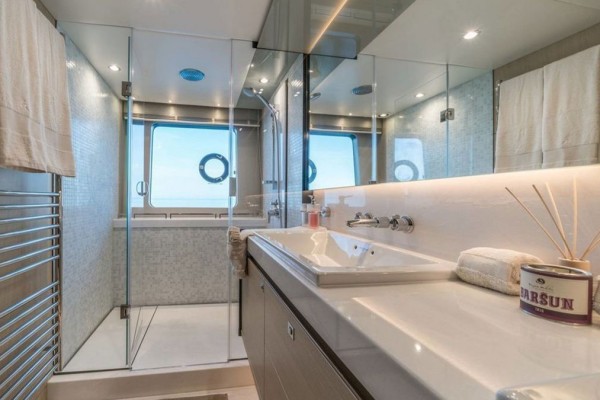 2017 Princess 82