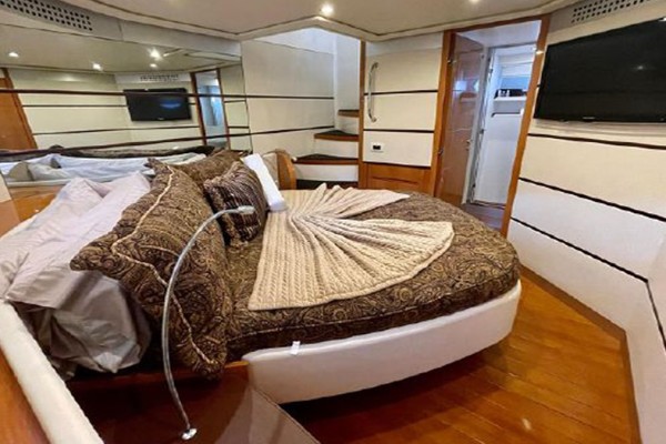 2007 Pershing 62