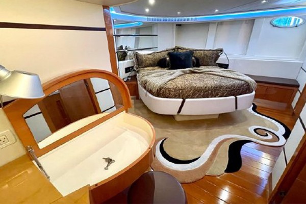 2007 Pershing 62
