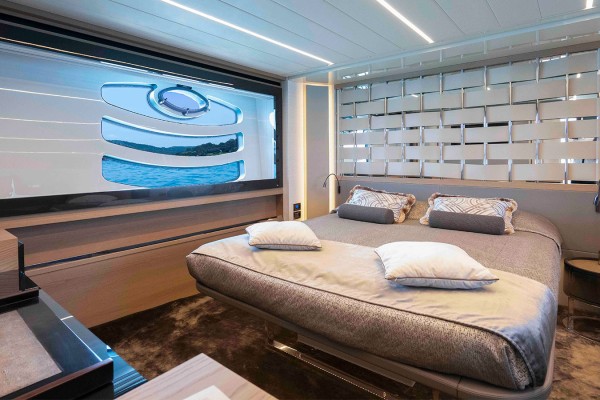 2016 Pershing 70