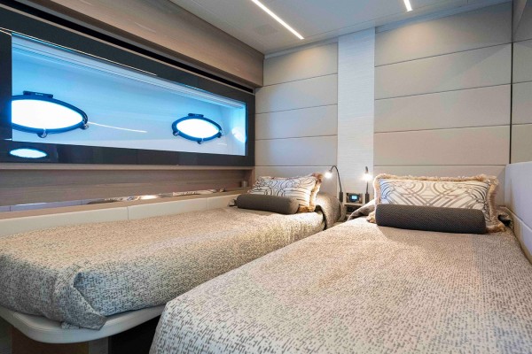2016 Pershing 70