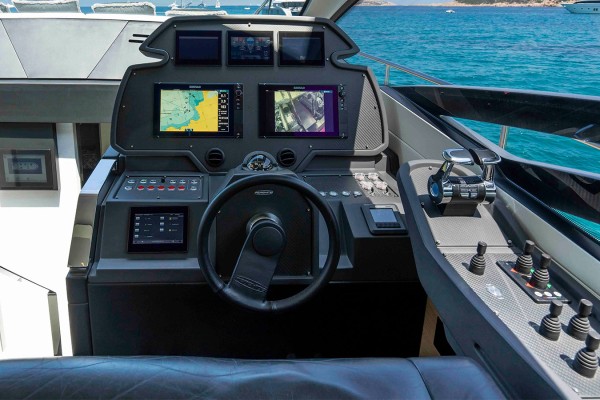 2016 Pershing 70
