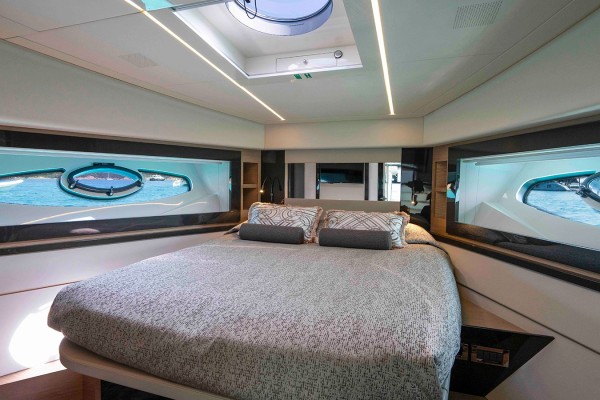 2016 Pershing 70