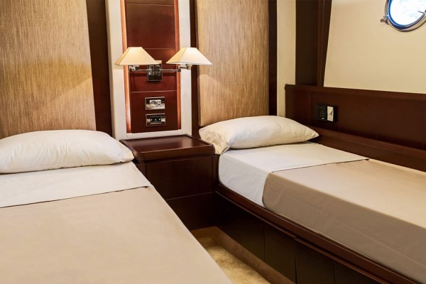 2008 Azimut 75