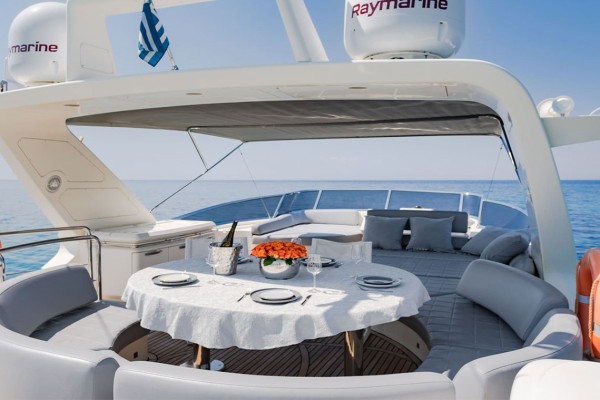 2008 Azimut 75