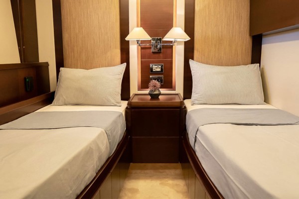 2008 Azimut 75