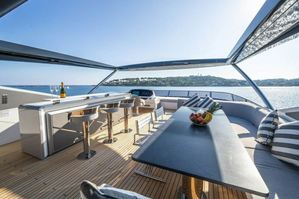 2022 Sunseeker 90 Ocean