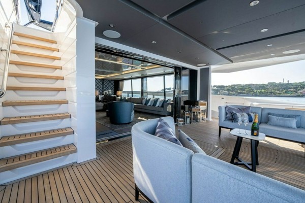 2022 Sunseeker 90 Ocean